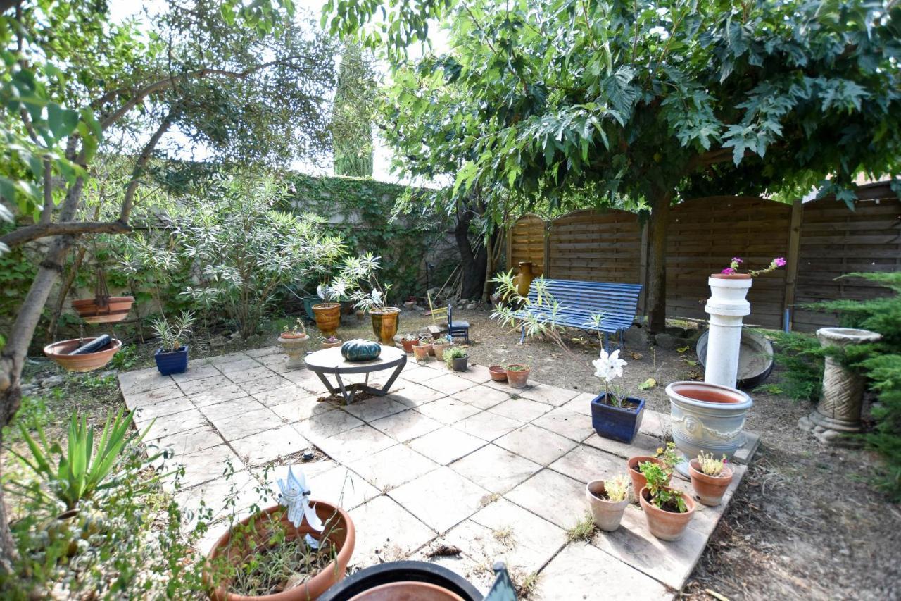 Moulin Rose, Parking - Jardin Apartment Arles Exterior photo